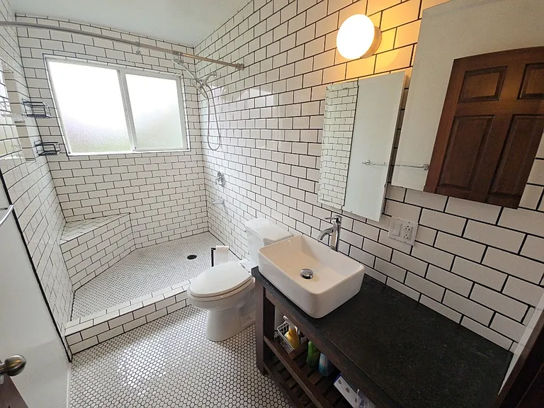 2204 F St — Photo 11