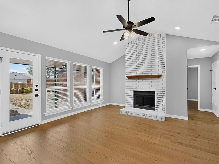 215 Aspenway Dr — Photo 9