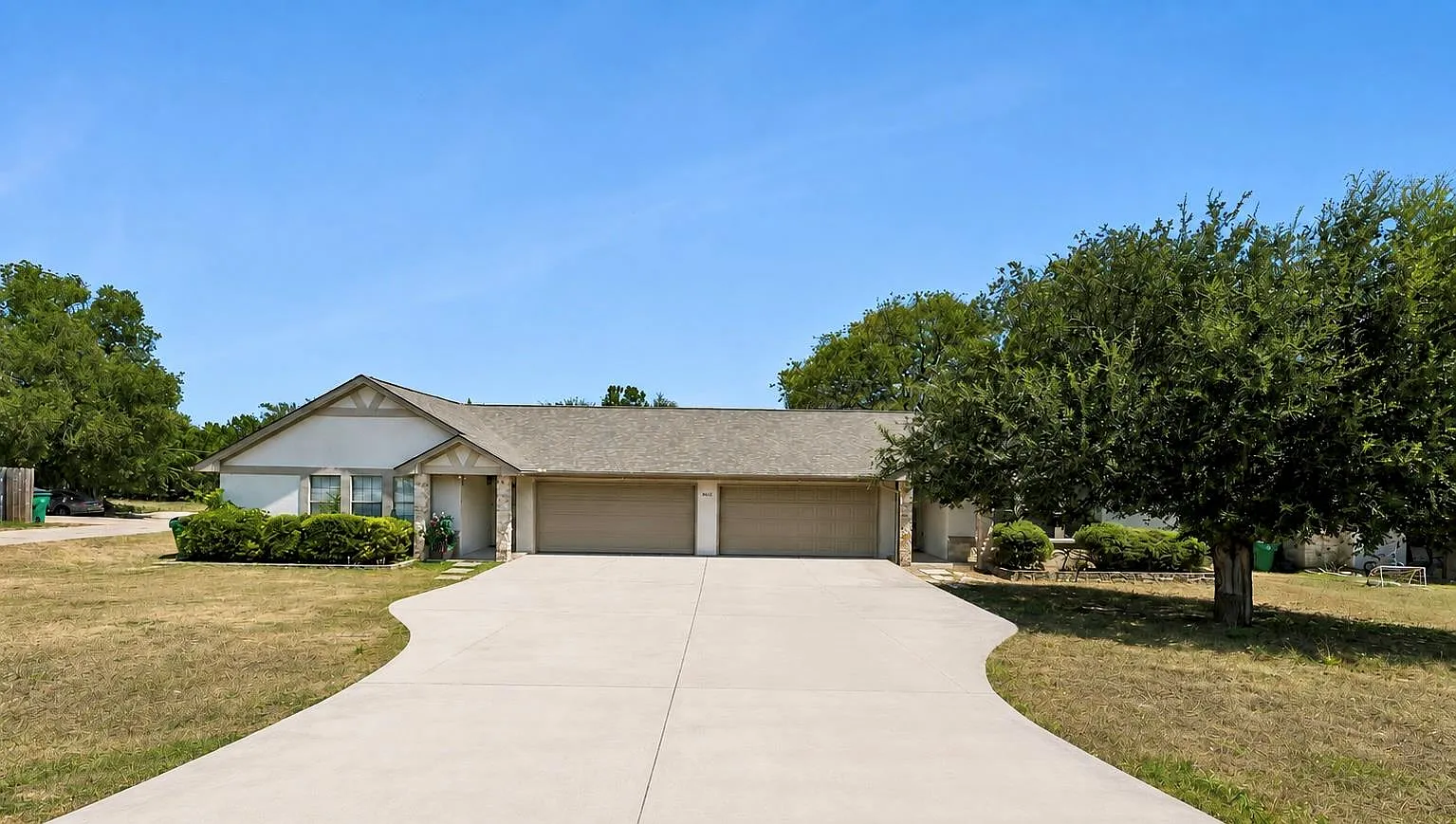 3 bed, 2.0 bath, 1222 sqft, $1,745 — Photo 2