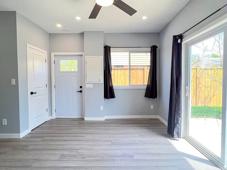 95 Leaside Dr — Photo 3