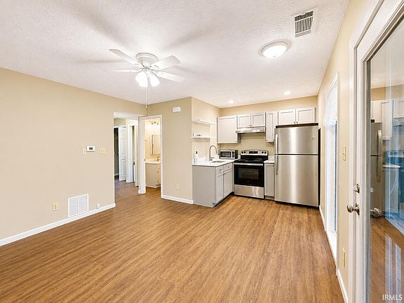 5th image of 9117 S Pointe Retreat Dr Unit 5