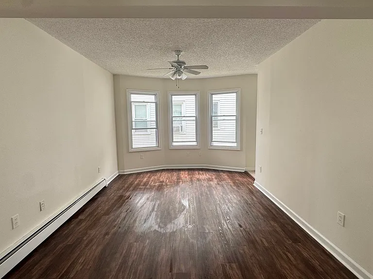 180 Howe Ave — Photo 9