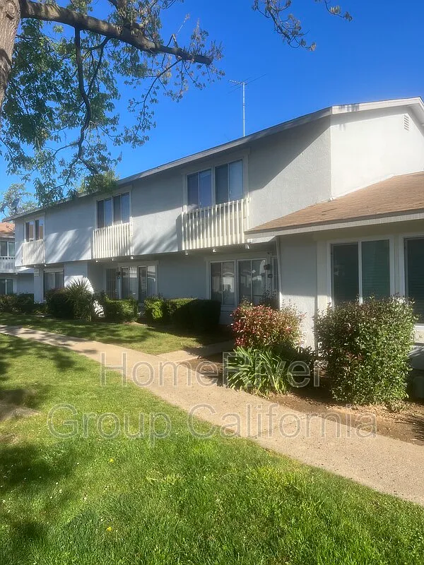 7670 La Mancha Way photo 1