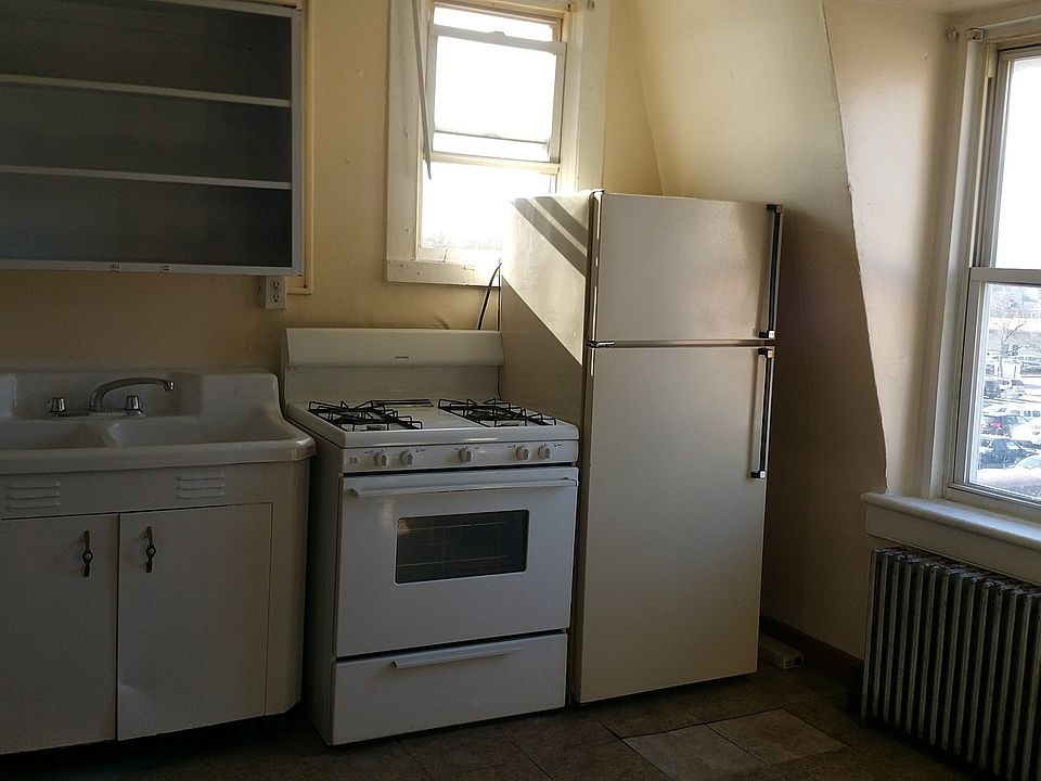 2nd image of 27 Academy St APT 6