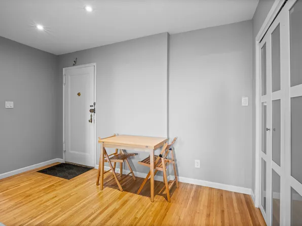 2209 Knapp Street image 9 of 9