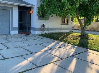 10930 SW 12th St, Pembroke Pines, FL 33025