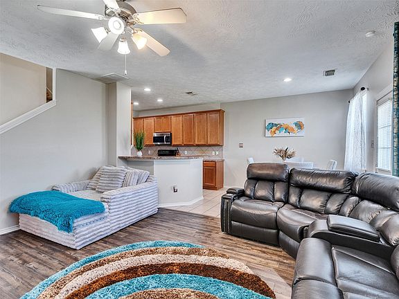 5th image of 11522 Hackmatack Way