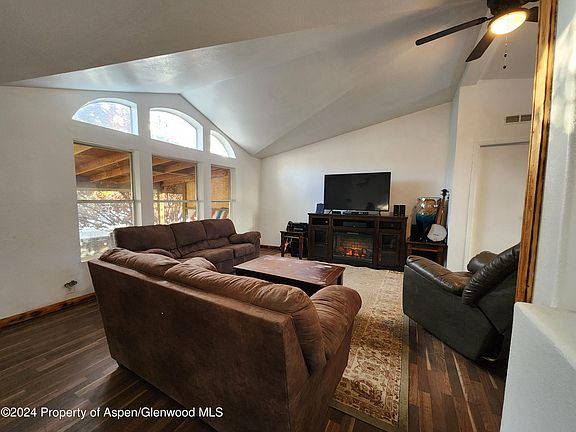 4th image of 115 Silver Queen Cir