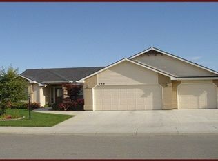 703 E Burney Glen Dr, Meridian, ID 83646