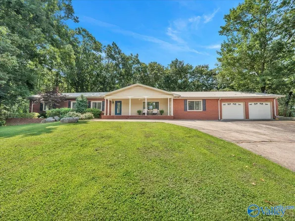 2101 Wyeth Dr, Guntersville, AL 35976