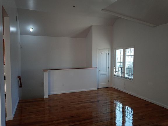 3rd image of 19 Rockwell Ave