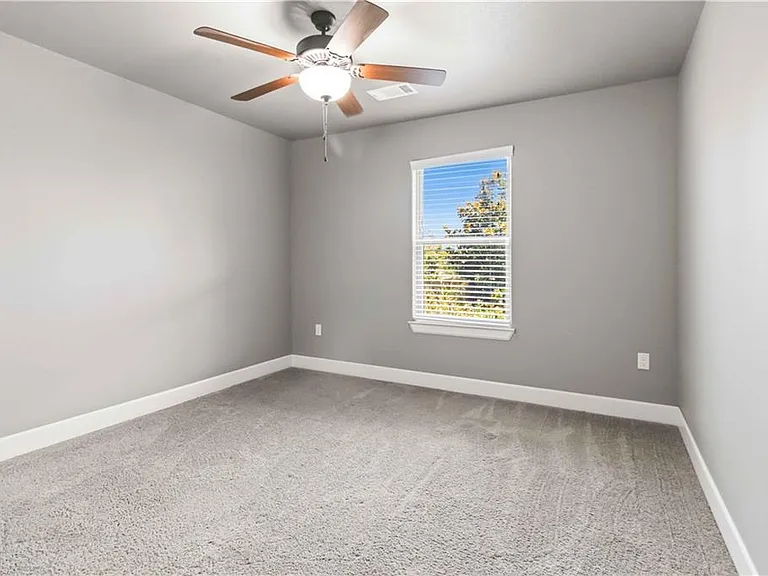 1340 Sweetbriar Cir — Photo 29