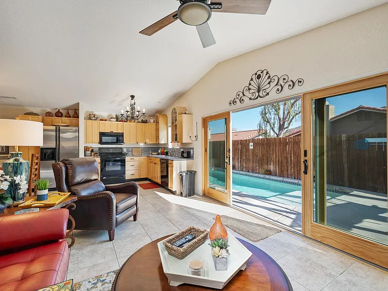 53390 Avenida Navarro — Photo 22
