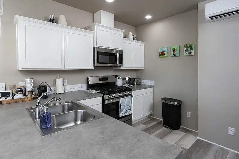 1015 SE 5th St — Photo 2