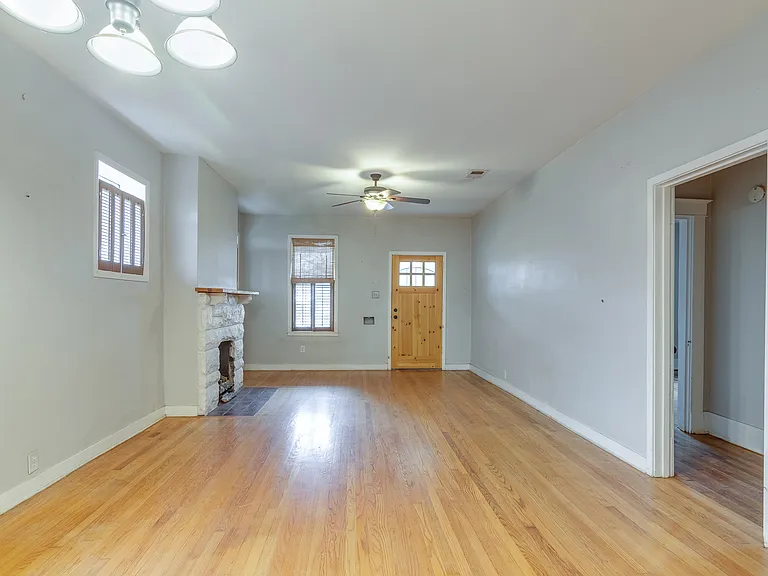 2293 Jackson Ave — Photo 4