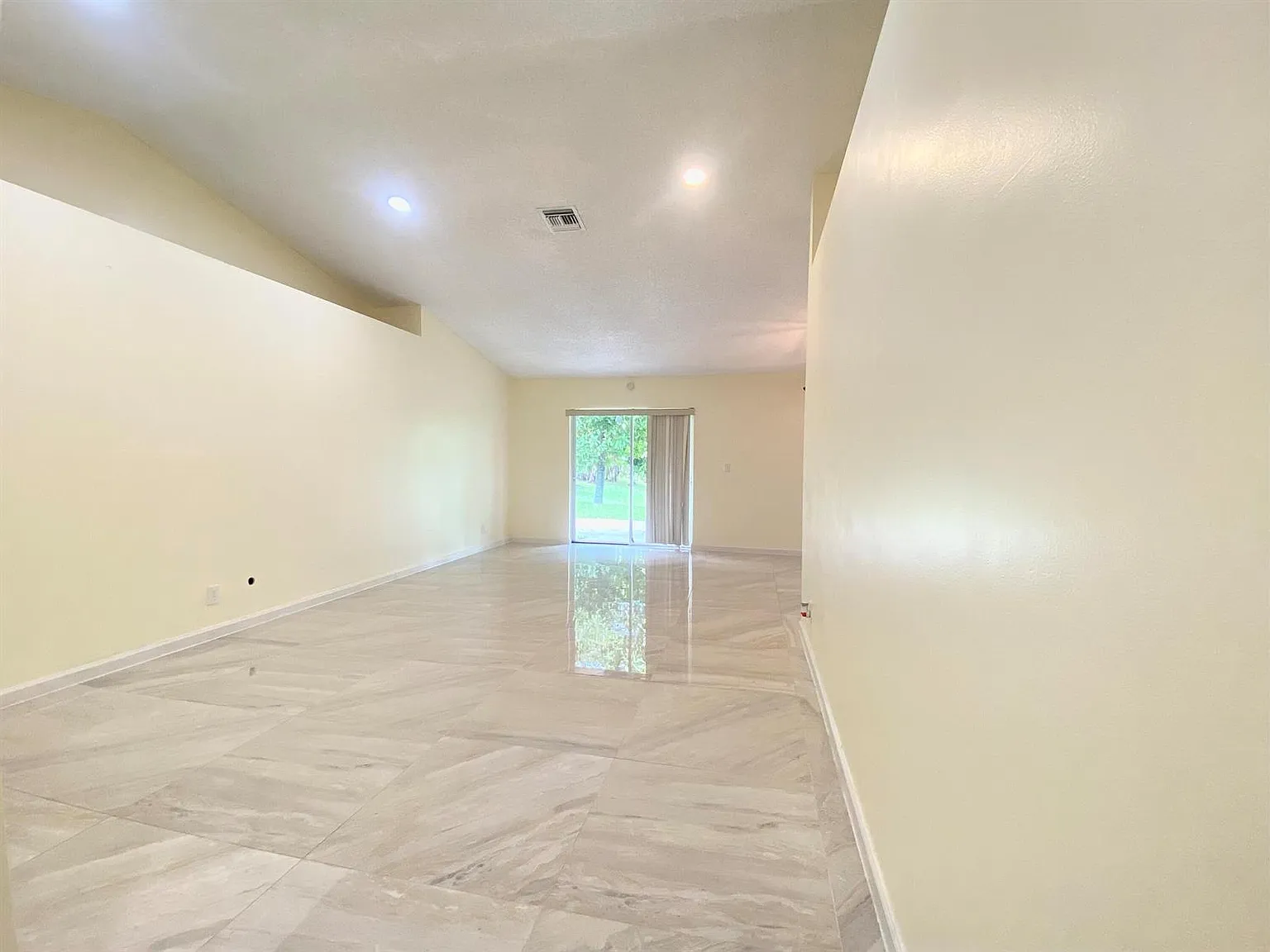 3 bed, 2.0 bath, $3,000 — Photo 4