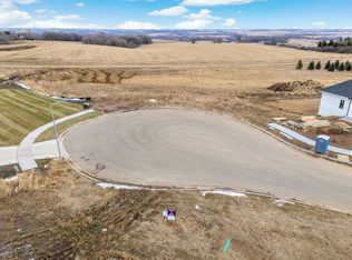 1004 N Foxtail Cir, Sioux Falls, SD 57110