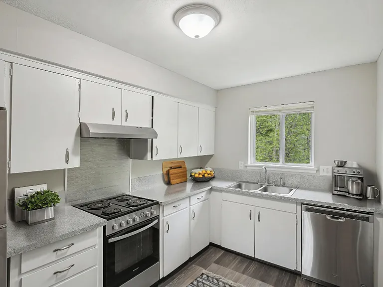 6823 N Broadway St — Photo 21