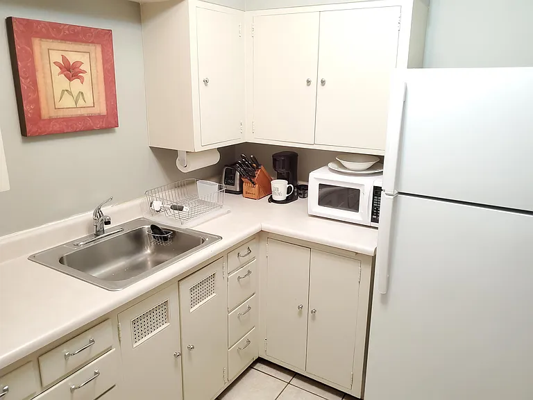 220 W 21st St #3 — Photo 6