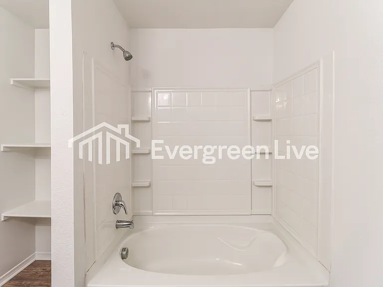 1092 Huntington Dr — Photo 10