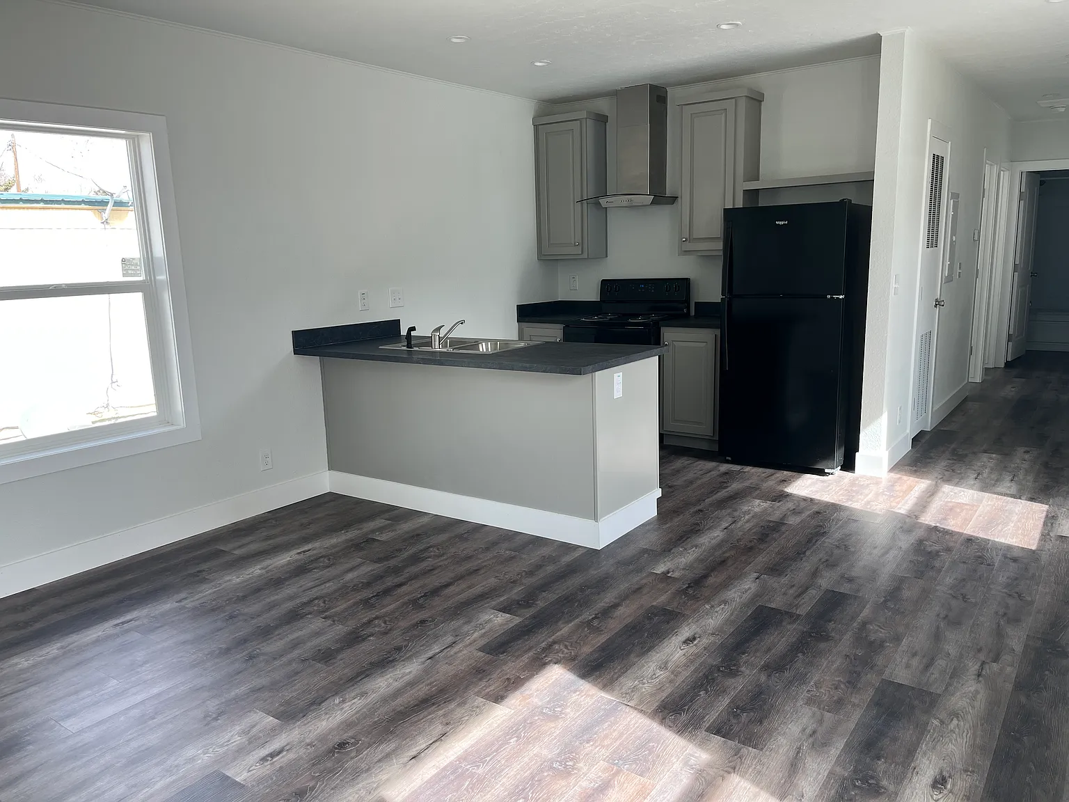 3 bed, 896 sqft, $1,375 — Photo 3
