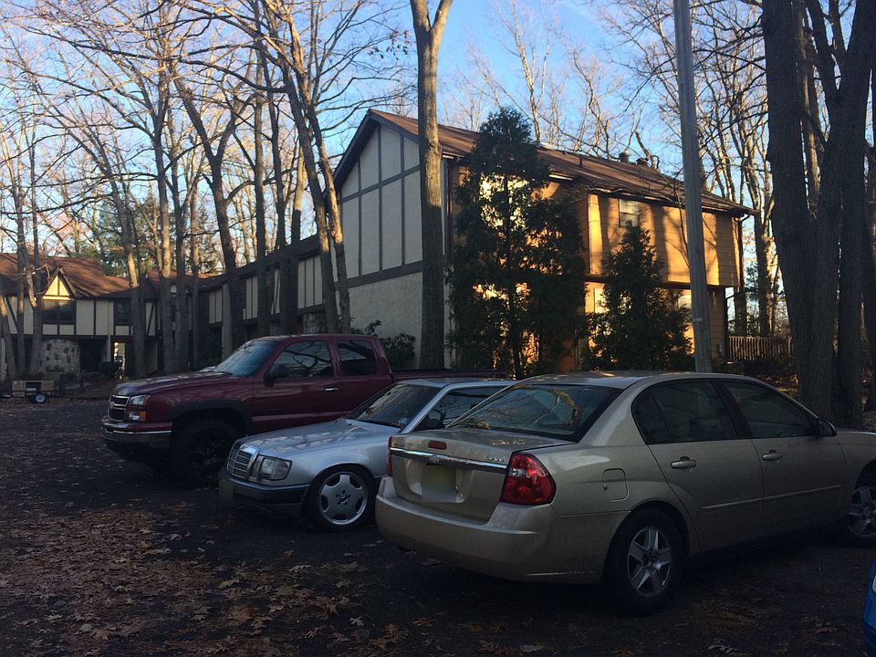 2nd image of 914 Burberry Ct
