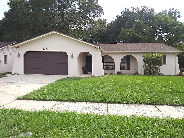 1725 Tumbleweed Dr — Photo 2