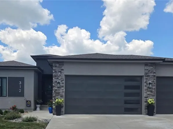 312 Cold Water Ln, Raymore, MO 64083