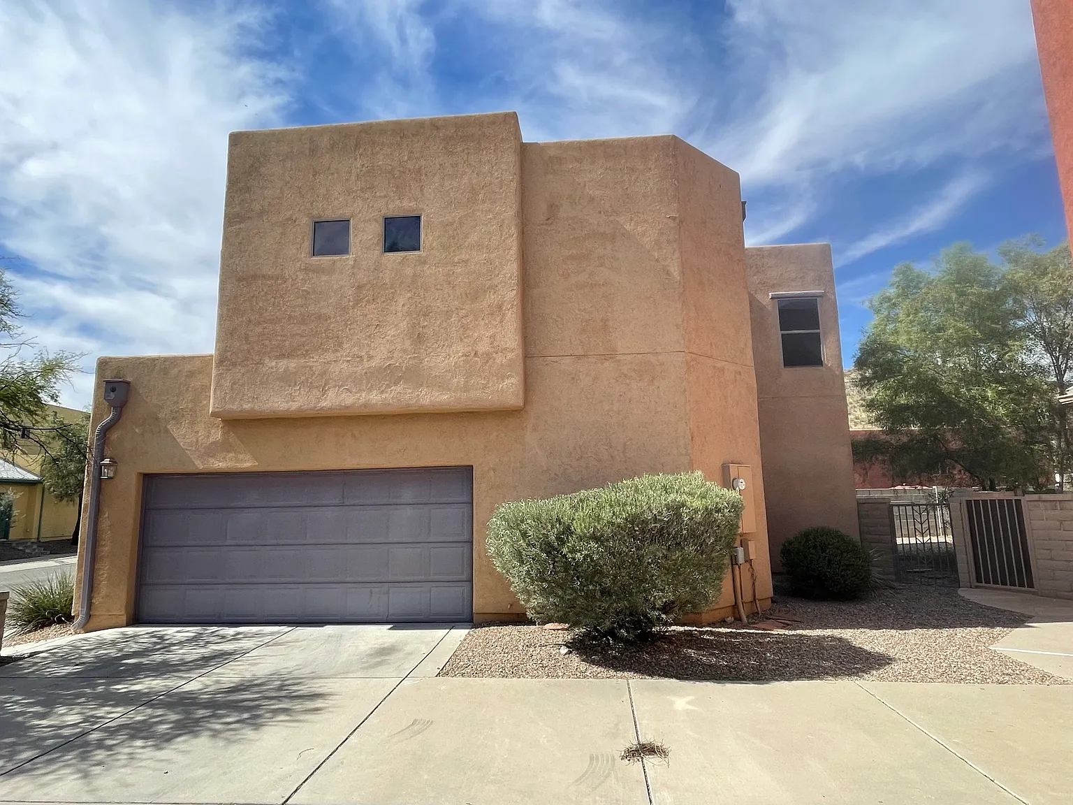 3 bed, 2045 sqft, $2,250 — Photo 2