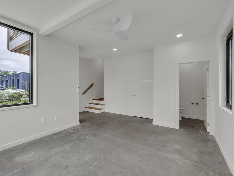 1130 E 14th St #104 — Photo 4