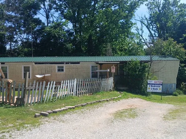 65 Wayson Dr, Nitro, WV 25143