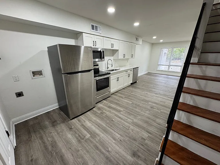 2301 Scott St — Photo 6
