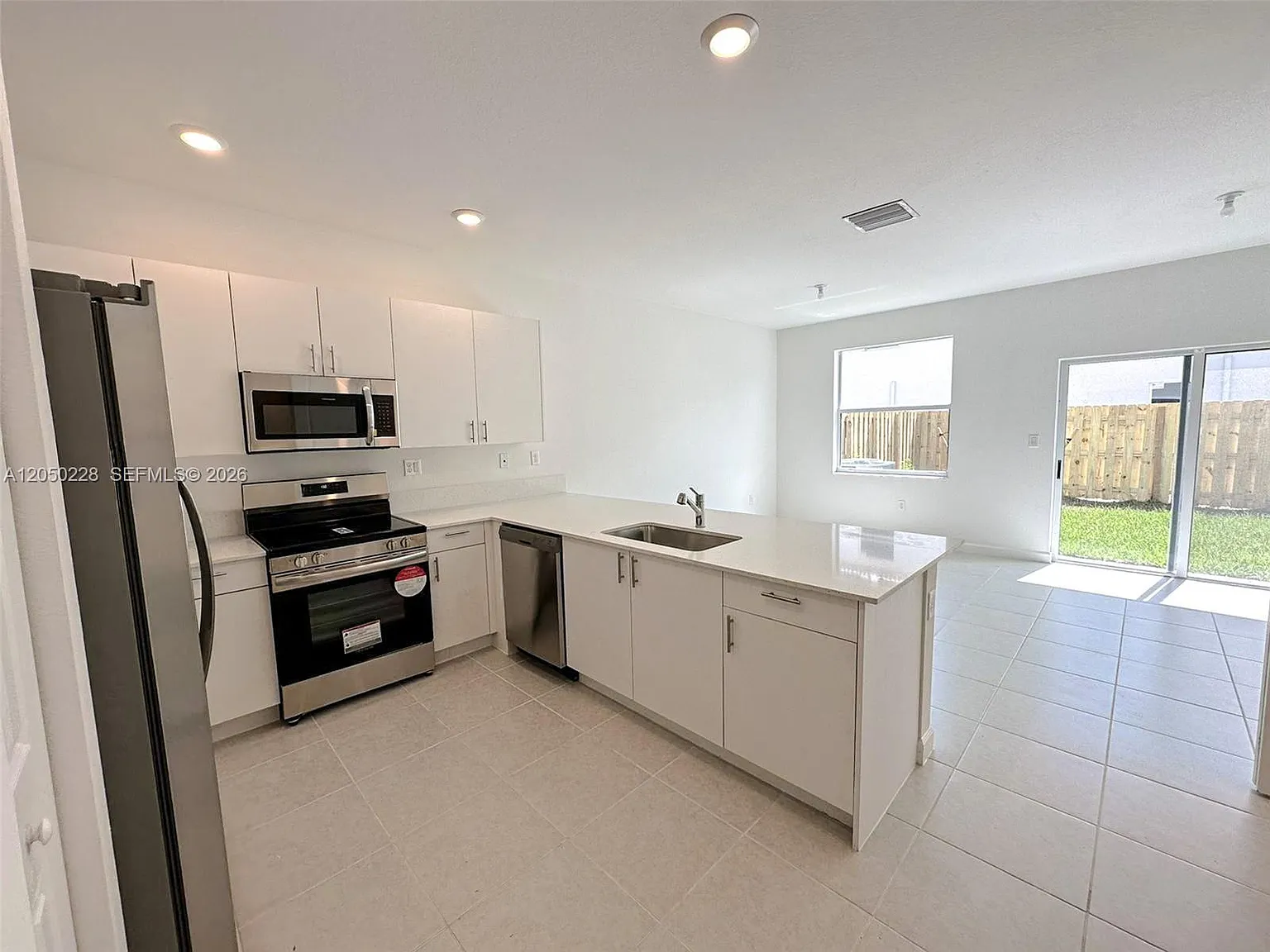 3 bed, 1600 sqft, $2,500 — Photo 3