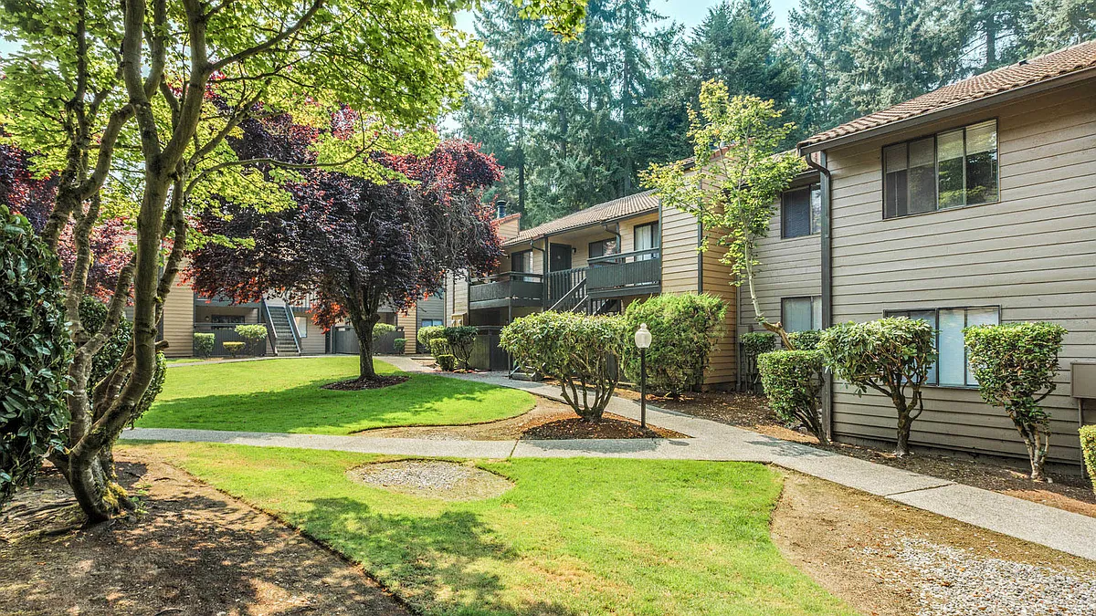 Exterior and Grounds - Bellevue Meadows