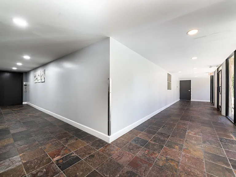 1633 S Bentley Ave #102 — Photo 23