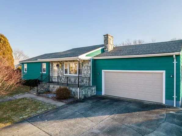 22 Swanson Dr, Dartmouth, MA 02748