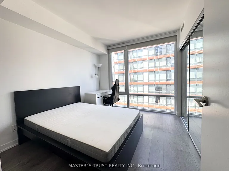 501 Yonge St #2105 — Photo 10
