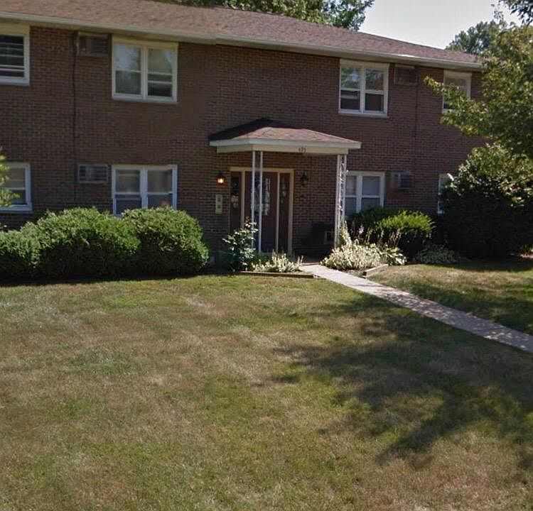 1st image of 695 Cook Ave #4