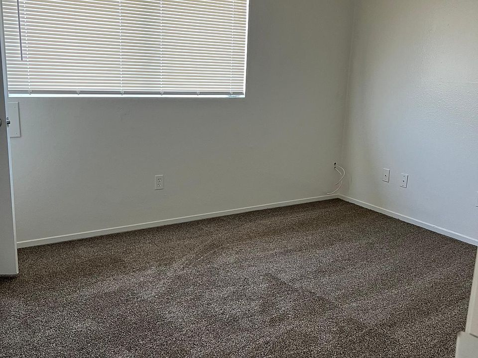 2nd image of 920 Bernard St #3