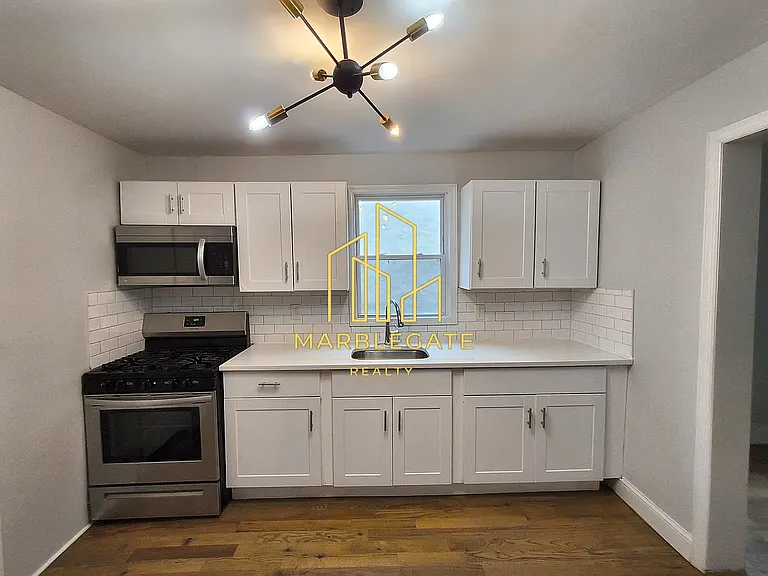 75 S 6th St #22 — Photo 3