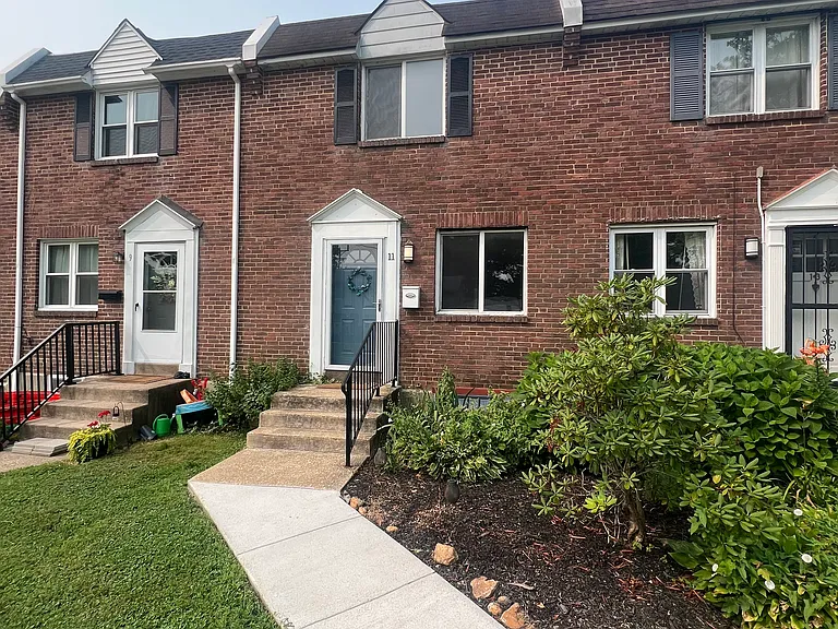 11 Lincoln Dr — Photo 3