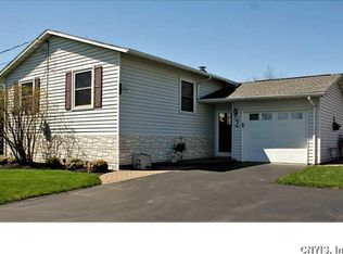 101 Pebblestone Dr, Chittenango, NY 13037