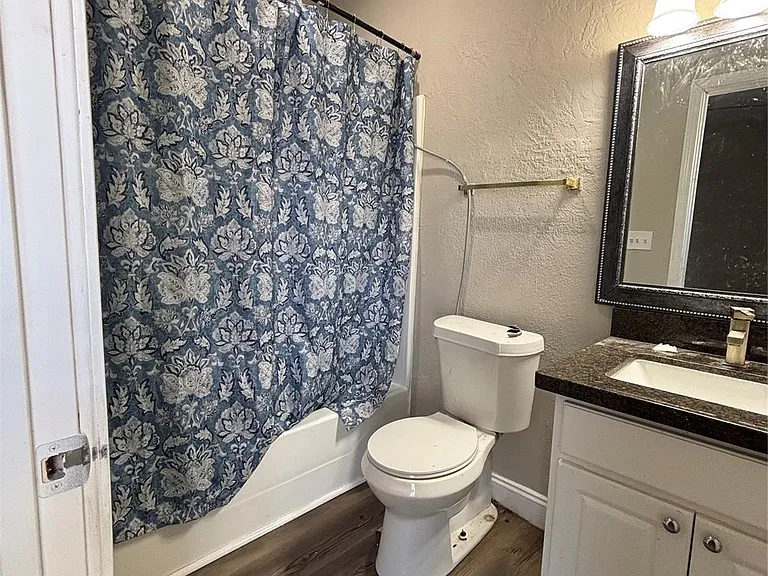 4106 Darby St — Photo 6