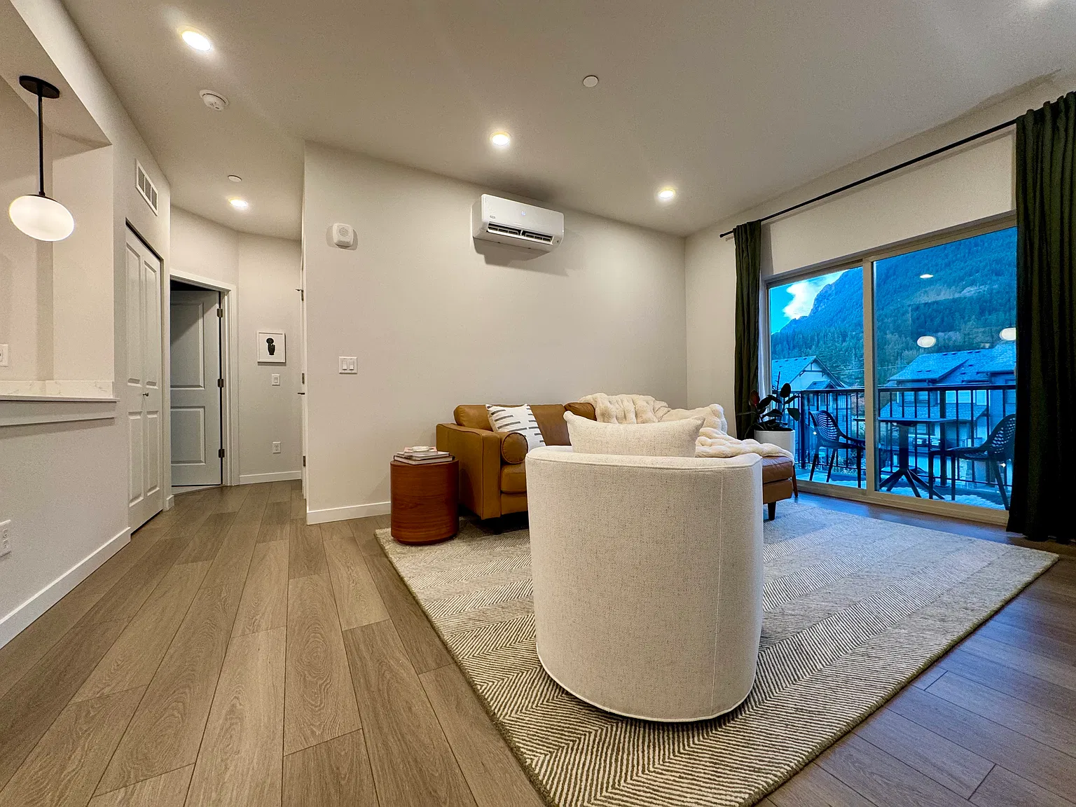1 bed, 684 sqft, $2,700 — Photo 3