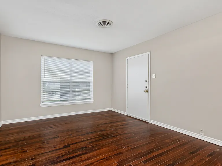 10943 Desdemona Dr — Photo 5