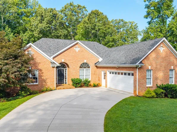 1012 Ivy Creek Dr, Forest, VA 24551