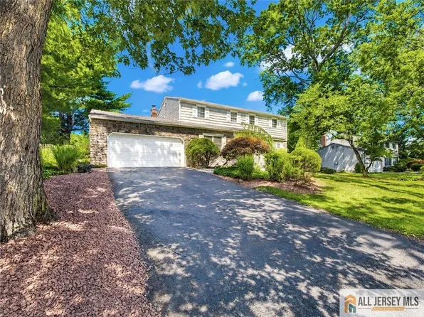 8 Willis Ct, East Brunswick, NJ 08816