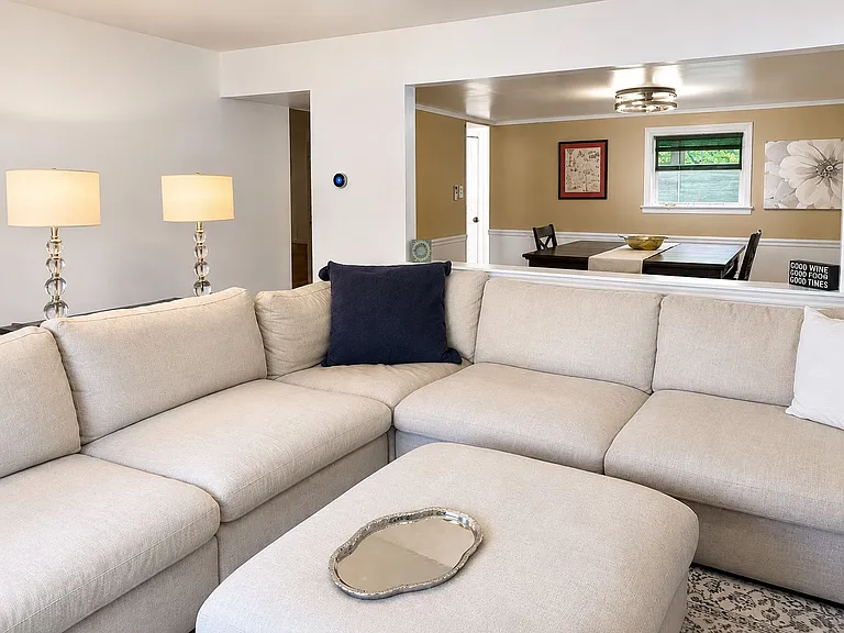1012 James Madison Cir — Photo 18