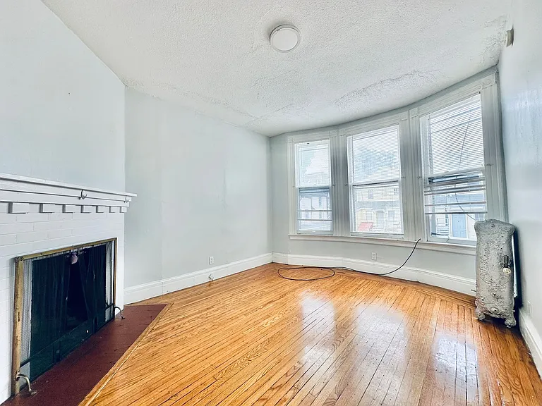 19-21 Lynwood Pl — Photo 1