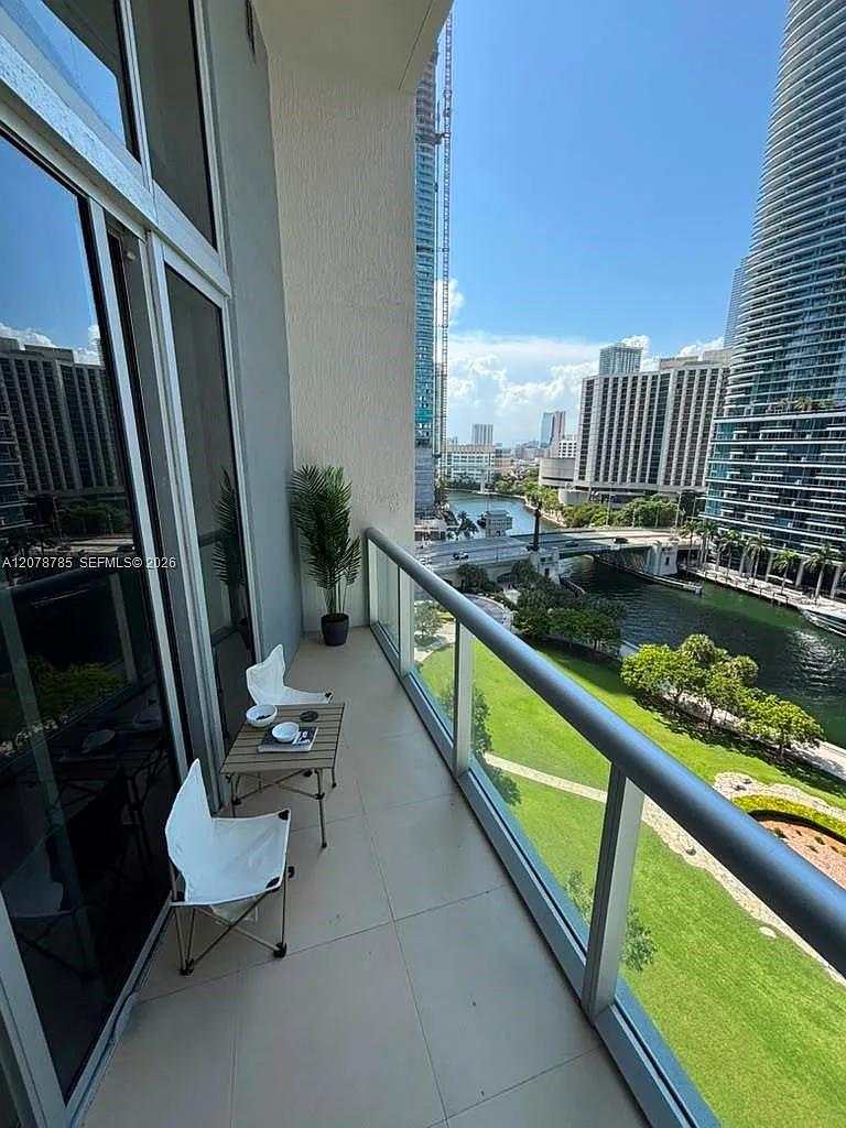 Iconbrickell Condo No 1 — Photo 3